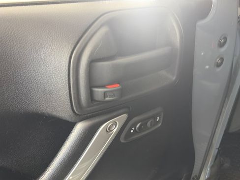 Used 2015 Jeep Wrangler Unlimited Rubicon AWD/4WD image 23