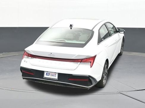 Used 2025 Hyundai Elantra SEL FWD image 64