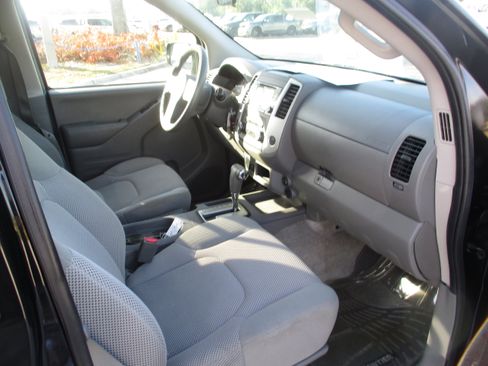 Used 2018 Nissan Frontier SV image 13