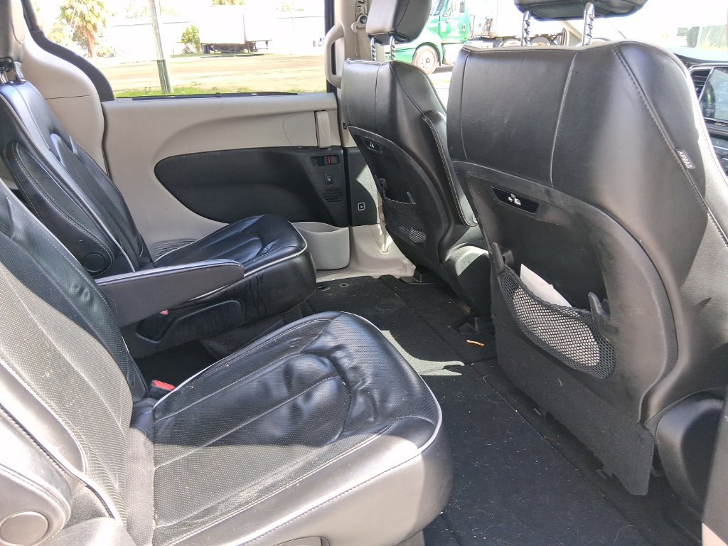 Used 2021 Chrysler Pacifica Limited AWD/4WD image 17