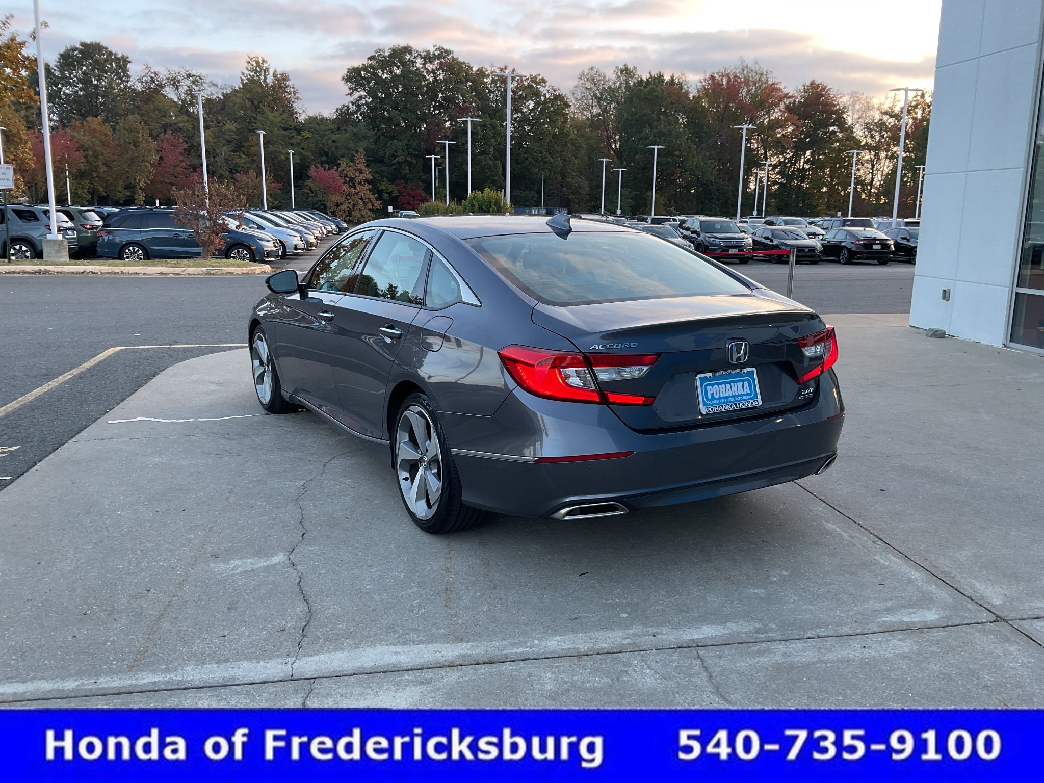 Used 2018 Honda Accord Touring image 4