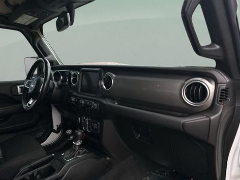 Certified 2021 Jeep Gladiator Overland AWD/4WD image 37