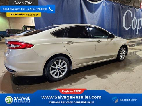 Used 2017 Ford Fusion SE w/ Fusion SE Technology Package image 4