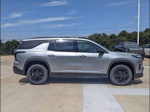 New 2027 Chevrolet Traverse LT w/ Midnight/Sport Edition FWD image 6