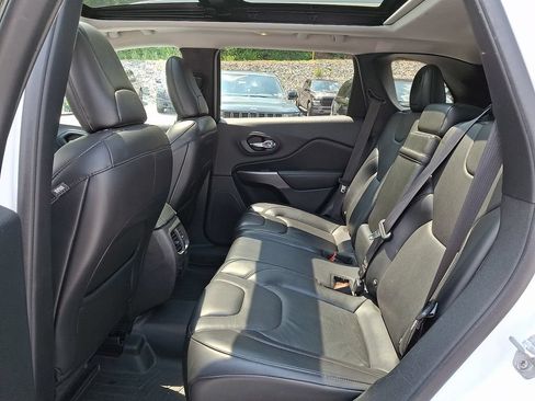Used 2019 Jeep Cherokee Limited AWD/4WD image 14