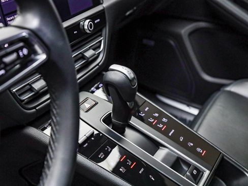 Used 2022 Porsche Macan S image 27