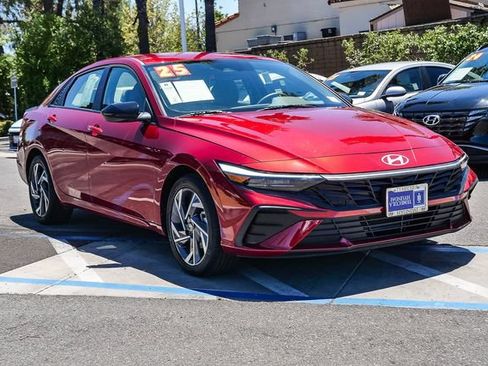 Certified 2025 Hyundai Elantra Sport FWD image 3