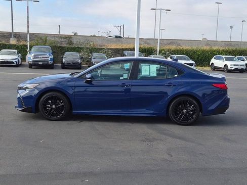 Used 2025 Toyota Camry SE FWD image 11