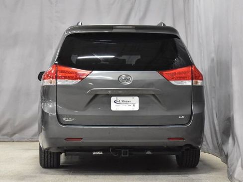 Used 2012 Toyota Sienna LE image 5