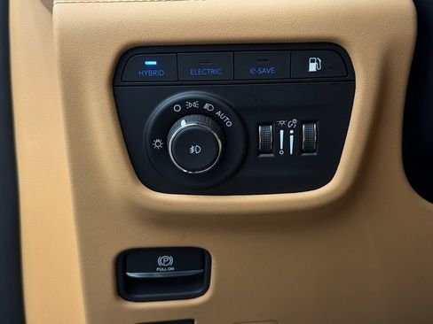 Used 2023 Jeep Grand Cherokee Summit AWD/4WD image 28