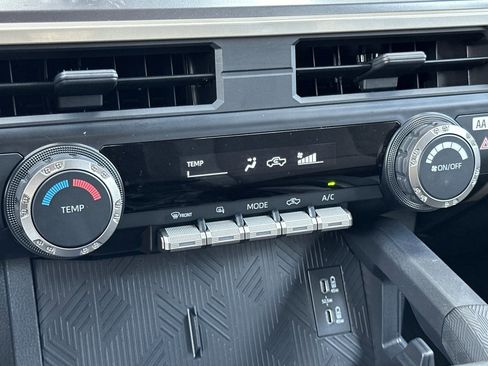 Used 2025 Toyota Tacoma SR5 AWD/4WD image 19