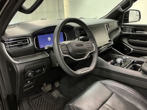 Used 2022 Jeep Wagoneer Series II w/ Premium Group I AWD/4WD image 10