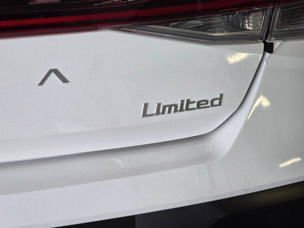 New 2026 Hyundai Elantra Limited FWD image 15