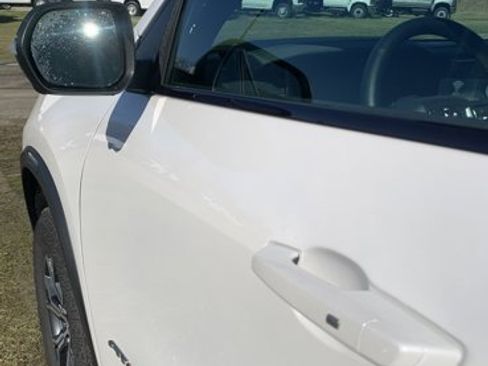 Used 2024 GMC Acadia AT4 image 11