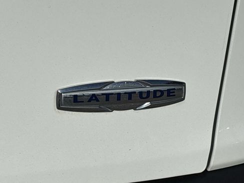 Used 2018 Jeep Cherokee Latitude w/ Safety Group image 9