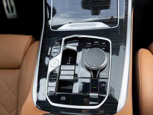 Used 2023 BMW X7 M60i image 32