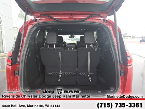 New 2026 Chrysler Pacifica Select image 9