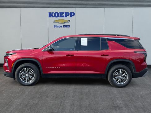 Used 2024 Chevrolet Traverse LT w/ Enhanced Driving Package FWD image 2