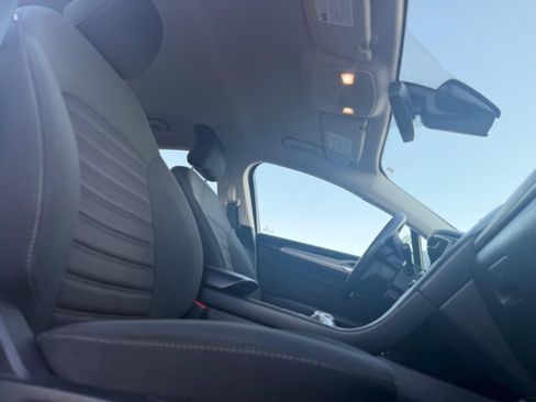 Used 2019 Ford Fusion SE FWD image 13
