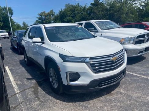 Used 2023 Chevrolet Traverse LT FWD image 3