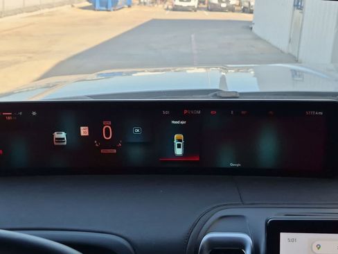 Used 2025 Ford Expedition Tremor AWD/4WD image 11