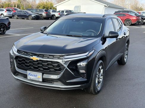 Certified 2025 Chevrolet Trax LT w/ Driver Confidence Package image 15