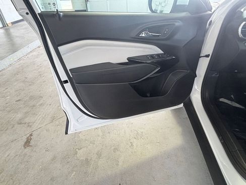 Used 2025 Chevrolet Trax LT image 18