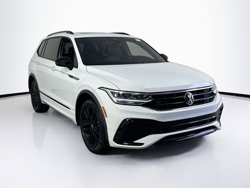 Used 2022 Volkswagen Tiguan SE R-Line image 3