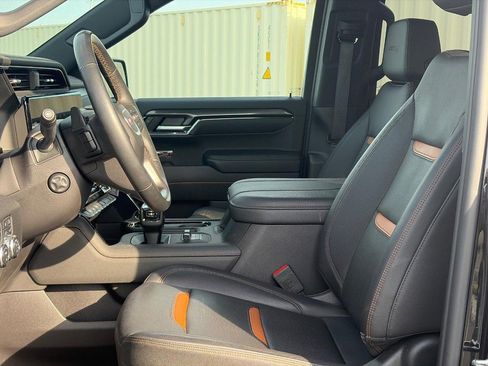 Used 2024 GMC Sierra 1500 AT4 w/ Technology Package AWD/4WD image 4