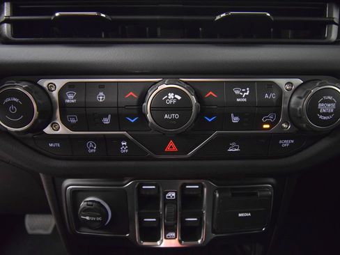 New 2026 Jeep Gladiator Sport AWD/4WD image 24