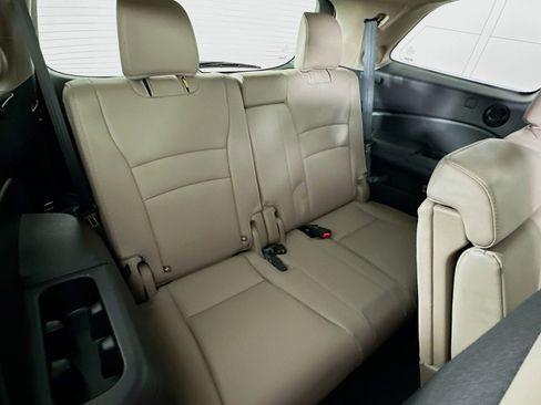 Used 2017 Honda Pilot Touring image 30