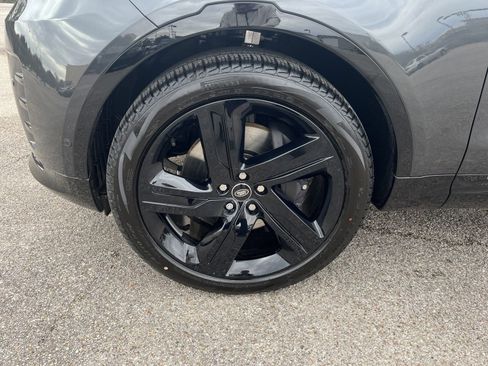 New 2025 Land Rover Discovery Dynamic SE image 10