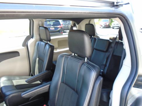 Used 2019 Dodge Grand Caravan SXT FWD image 10