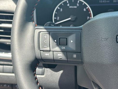 Used 2025 Nissan Rogue SV AWD/4WD image 14