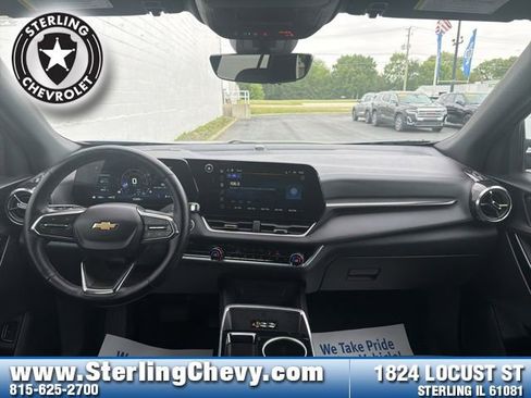 Used 2025 Chevrolet Equinox LT w/ Convenience Package II AWD/4WD image 9