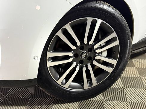 Used 2023 Land Rover Range Rover SE AWD/4WD image 2