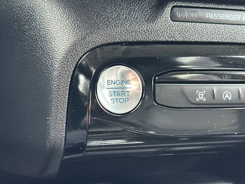 Certified 2025 Ford Escape Platinum image 23