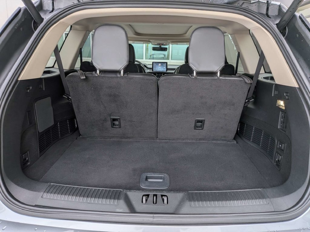Certified 2024 Lincoln Aviator 2WD w/ Premium Package image 12