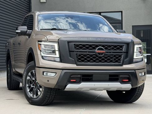 Used 2022 Nissan Titan PRO-4X w/ Pro-4x Convenience Package AWD/4WD image 5