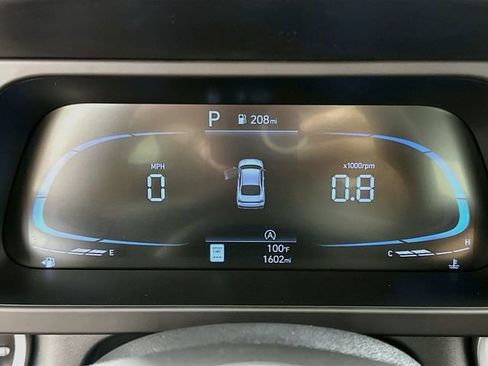 Used 2025 Hyundai Elantra SE FWD image 17
