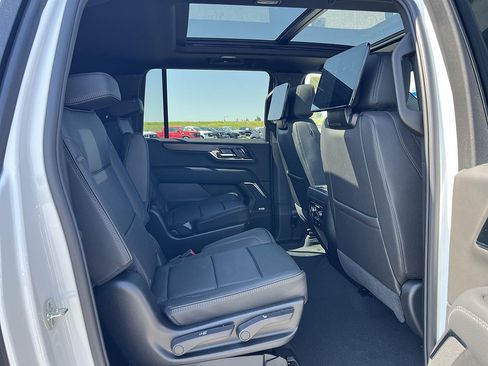 New 2026 GMC Yukon XL Denali w/ Denali Reserve Package RWD image 32
