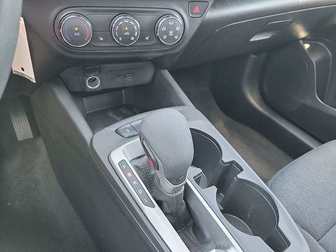 Used 2024 Chevrolet Trax LS w/ LS Convenience Package FWD image 17
