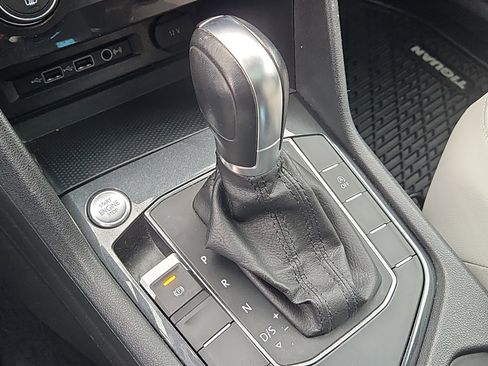 Used 2019 Volkswagen Tiguan SE w/ Panoramic Sunroof Package image 20