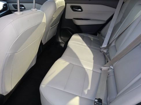 Used 2024 Nissan Rogue SV w/ SV Premium Package image 20