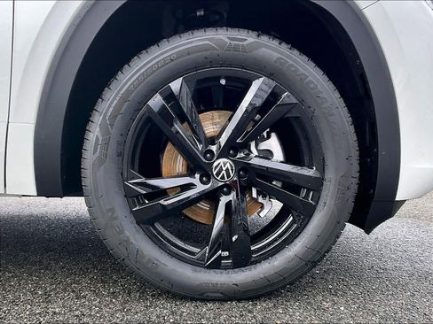 New 2026 Volkswagen Atlas Cross Sport SEL R-Line image 8