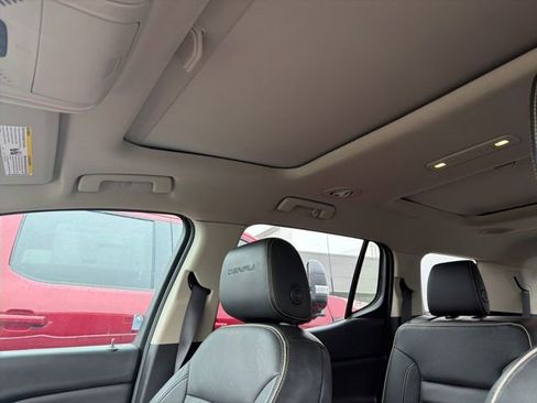 Used 2017 GMC Acadia Denali w/ Technology Package FWD image 2