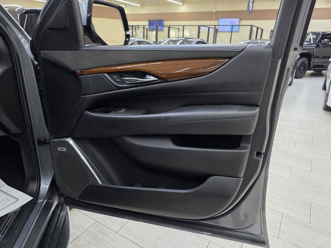 Used 2018 Cadillac Escalade ESV Luxury RWD image 43