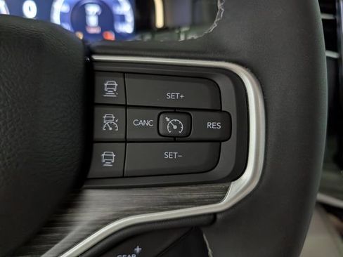 Used 2024 Jeep Wagoneer Series III w/ Premium Group I AWD/4WD image 21