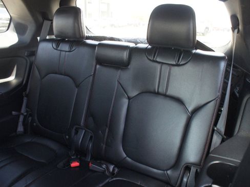 Used 2025 Honda Pilot Black Edition image 17