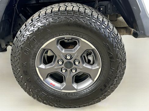 Certified 2021 Jeep Gladiator Sport image 36